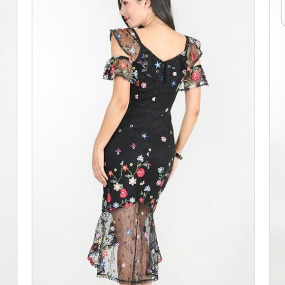 💥1 LEFT 🌹Embroidered Ruffled Cold Shoulder Dress - Picture 3 of 4